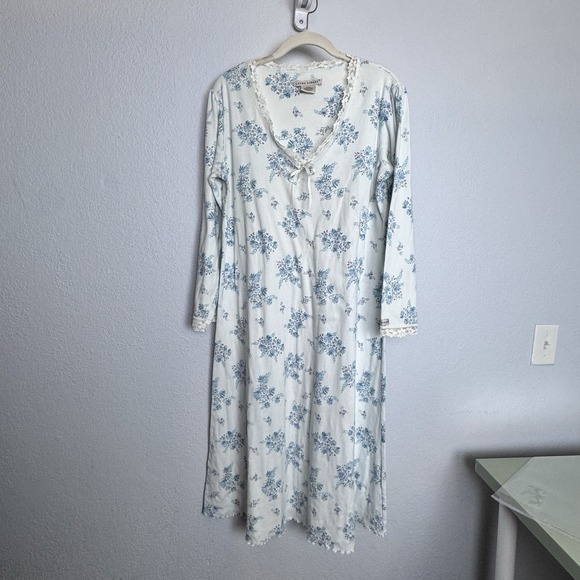 Vtg. Laura Ashley Blue Floral lace Trim Long Sleeve Cotton BlendM Cottagecore‎
